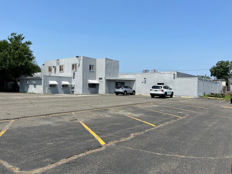 More Photos Of 304 Seaview Ave, Bridgeport Manufacturing For Lease