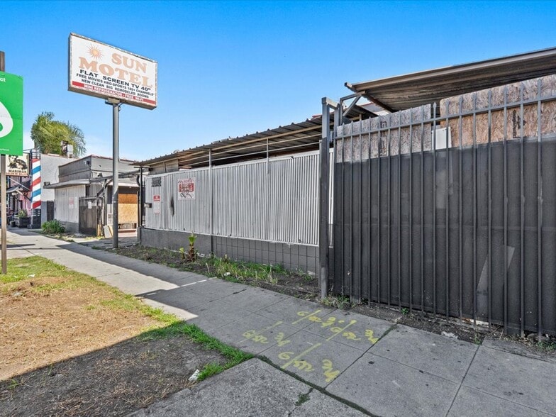 More Photos Of 10914 S Figueroa St, Los Angeles Hotel For Sale
