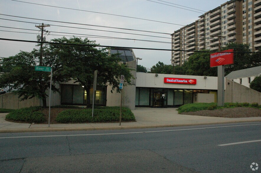 More Photos Of 5135 River Rd, Bethesda Bank For Lease