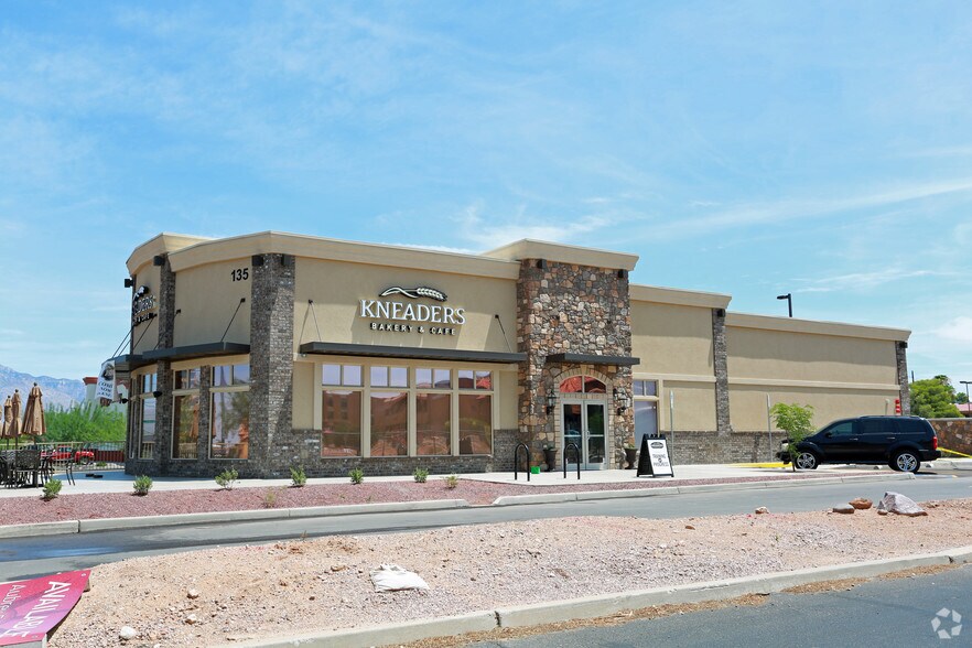 More Photos Of 135 S Wilmot Rd, Tucson Restaurant For Lease