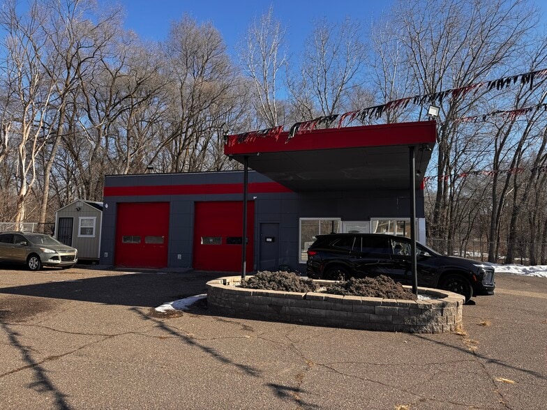 More Photos Of 1930 Rice St N, Saint Paul Auto Dealership For Sale