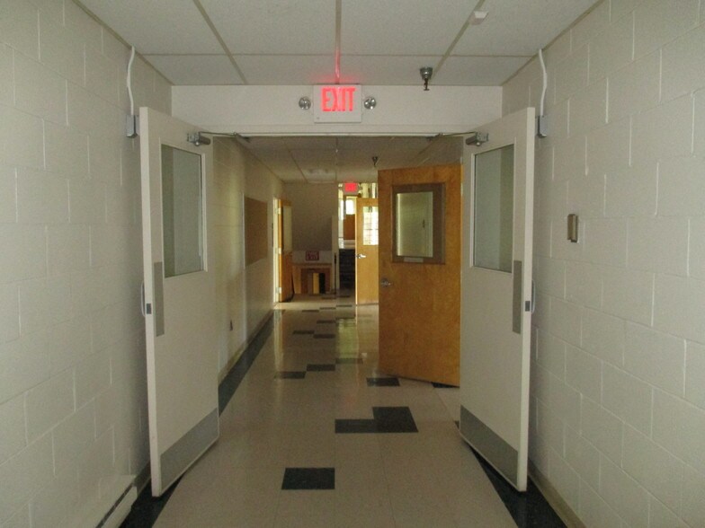 More Photos Of 23 McIntosh Ave, Dover Office For Lease