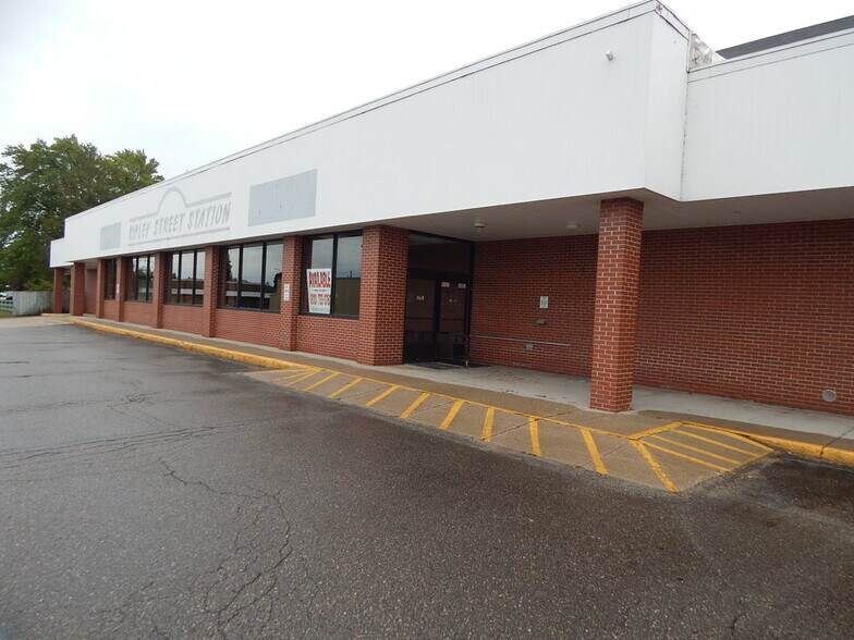 Primary Photo Of 330 N Ripley Blvd, Alpena Restaurant For Lease