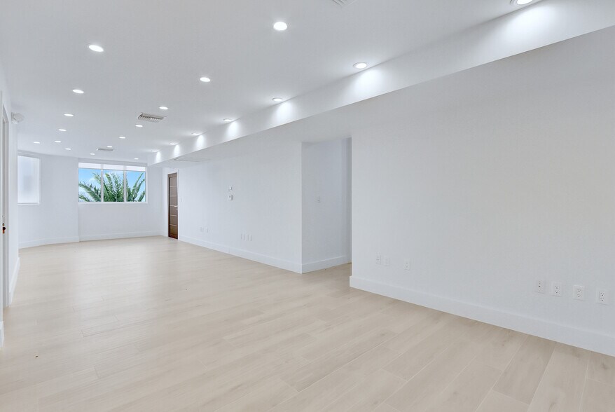 More Photos Of 6700 NE 2nd Ct, Miami Warehouse For Lease