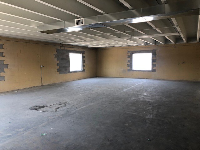 More Photos Of 5223-5227 Dixie Hwy, Louisville Storefront Retail Office For Lease