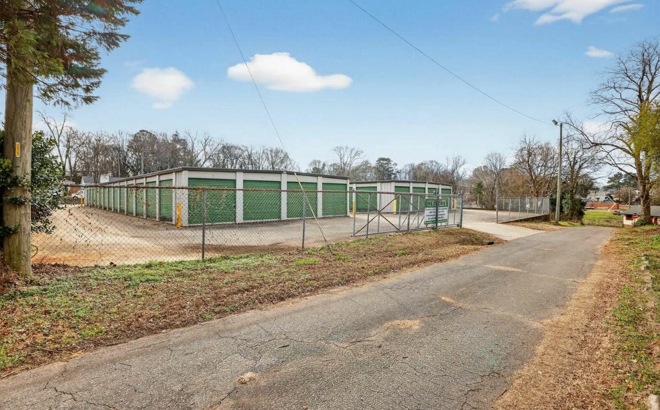 More Photos Of 939 N Logan St, Gaffney Self Storage For Sale