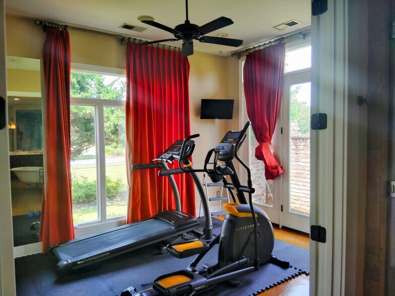 More Photos Of 120 Founders Ln, Memphis Specialty For Sale