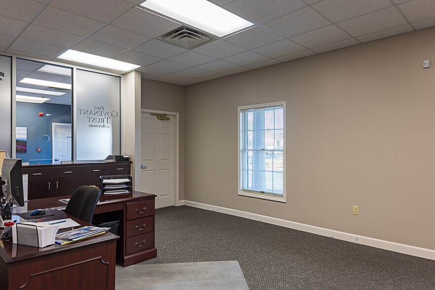 More Photos Of 801-C Sunset Dr, Johnson City Office Residential For Lease