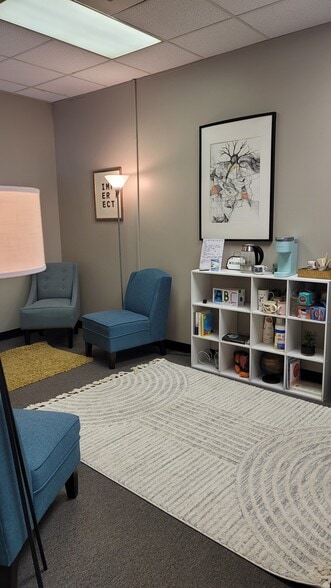 More Photos Of 500 S Polk St, Greenwood Showroom For Lease