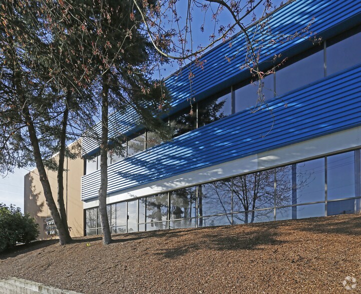 More Photos Of 8575 Government St, Burnaby Warehouse For Lease