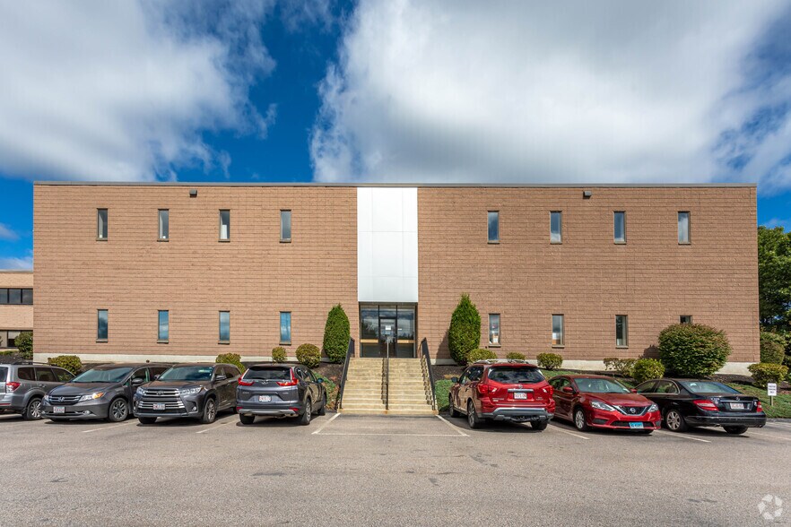 More Photos Of 165-181 Cedar Hill St, Marlborough Office For Sale