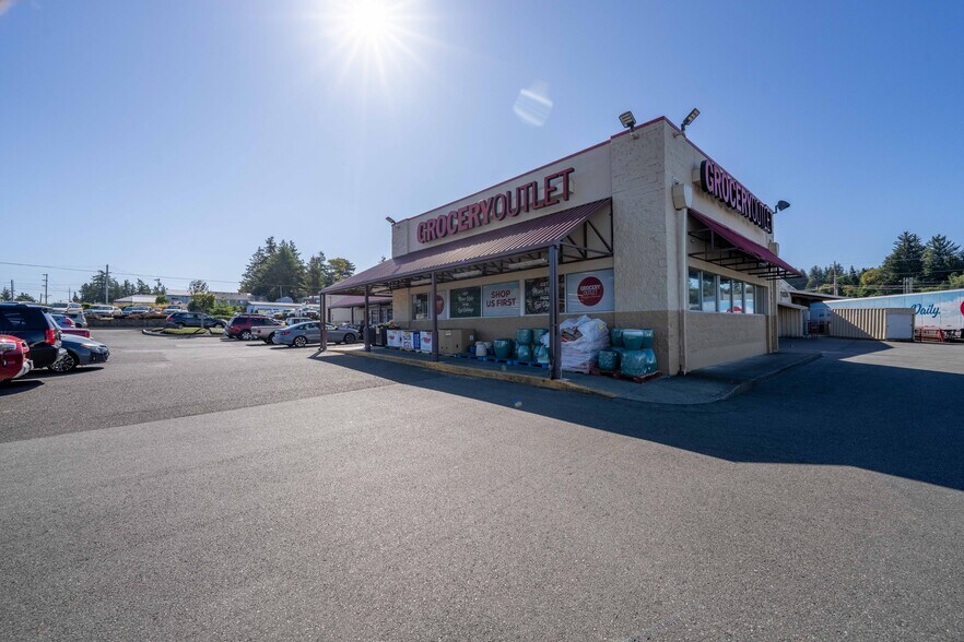 More Photos Of 1385 Newmark Ave, Coos Bay Supermarket For Sale