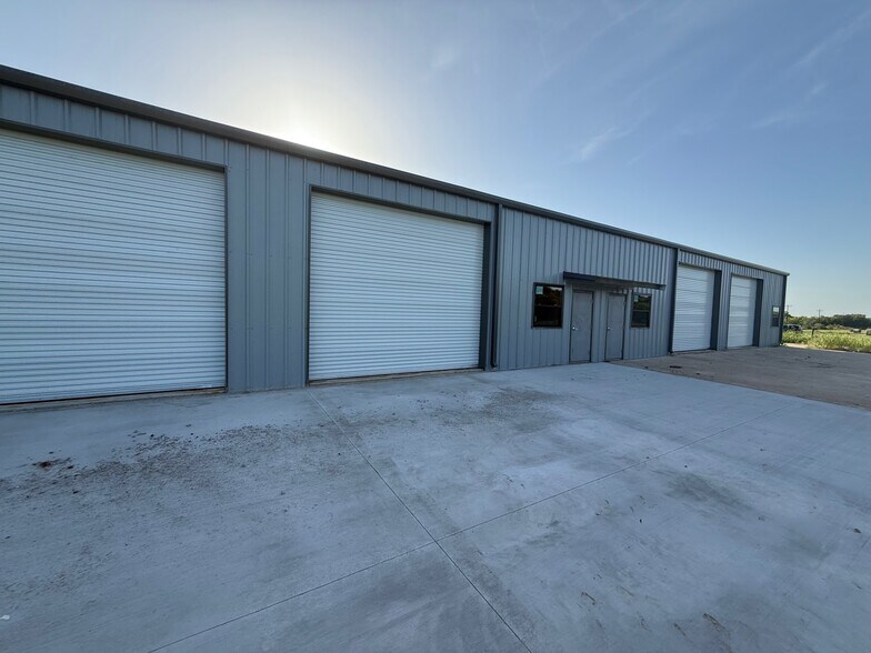 More Photos Of 750 Wible Rd, Sherman Warehouse For Lease