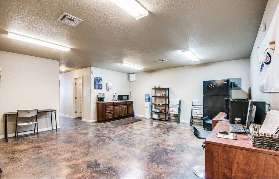 More Photos Of 2801 W Highway 72, Three Rivers Truck Terminal For Sale