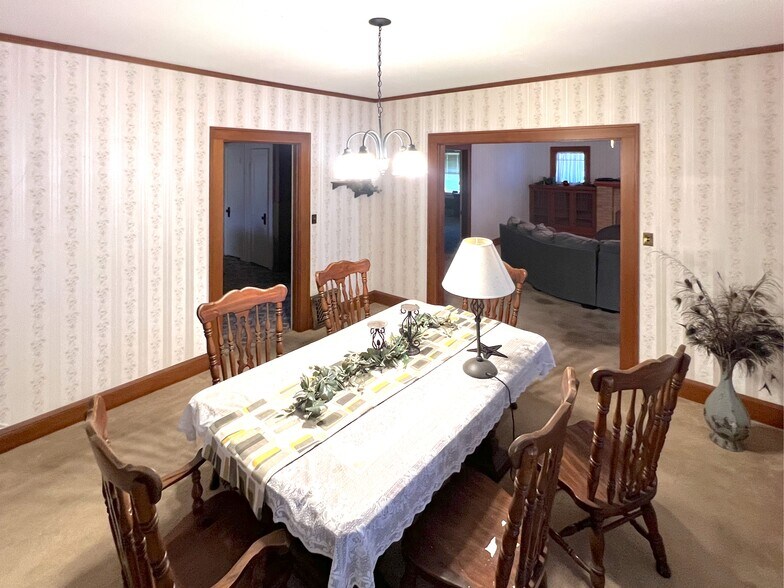 More Photos Of 621 E Broadway St, Altus Office Residential For Sale