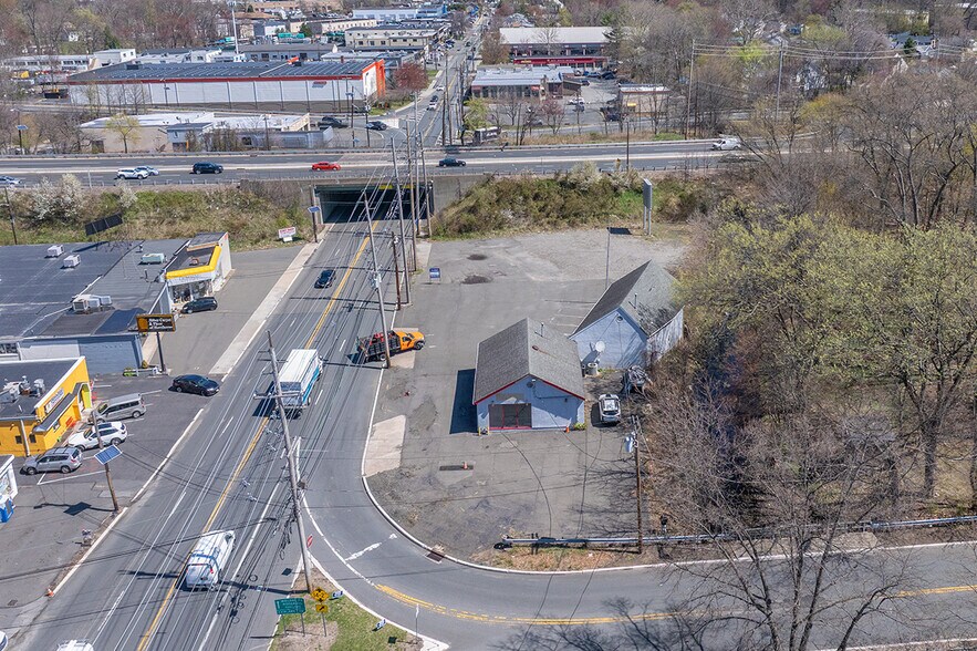 More Photos Of 1015-1027 Goffle Rd, Hawthorne General Retail For Lease