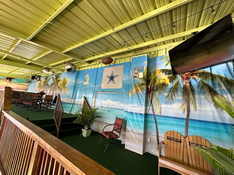 More Photos Of 3900 Davis St W, Dallas Flex For Sale