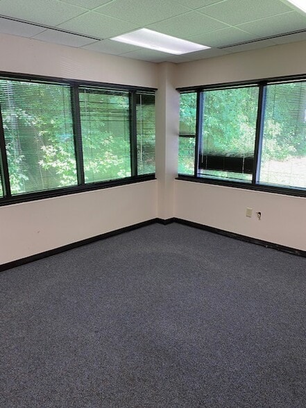 More Photos Of 3731 Latrobe Dr, Charlotte Office For Lease