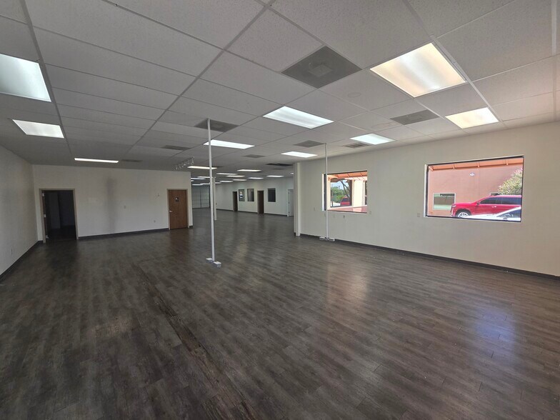 More Photos Of 16151 College Oak Dr, San Antonio Showroom For Sale