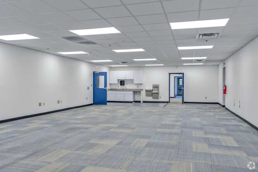 More Photos Of 615 Industrial Ave, Salisbury Warehouse For Sale