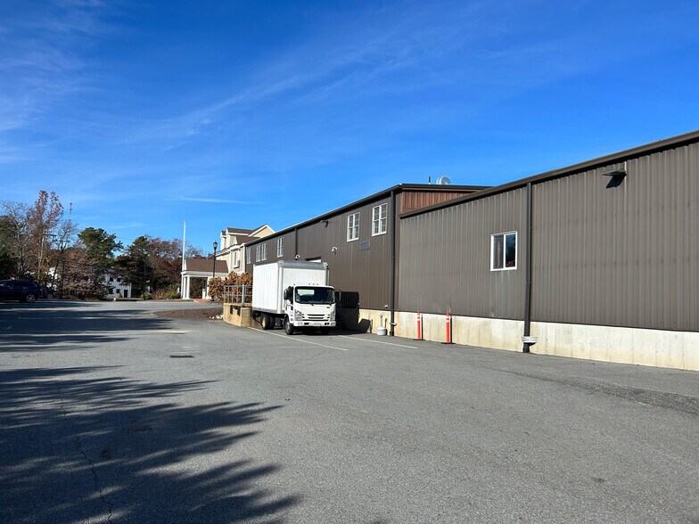 More Photos Of 70 Industrial Park Rd, Plymouth Light Distribution For Sale