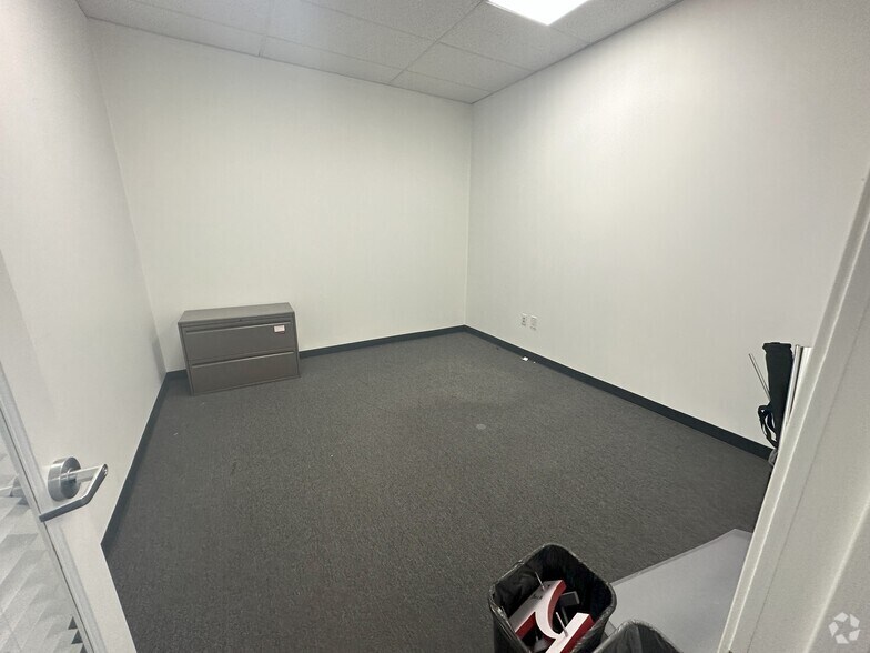 More Photos Of 2640 Old Denton Rd, Carrollton Storefront For Lease