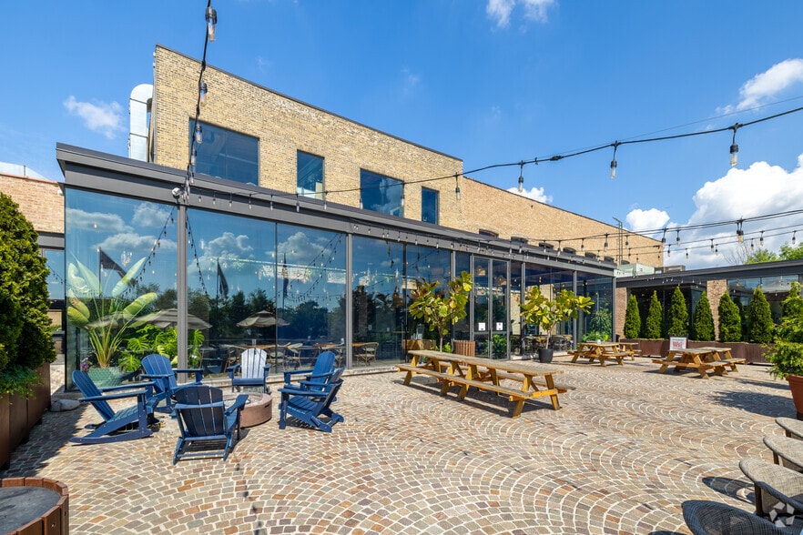 More Photos Of 3057 N Rockwell St, Chicago Storefront Retail Office For Lease