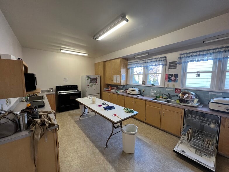 More Photos Of 321 W John St, Newberry Religious Facility For Sale