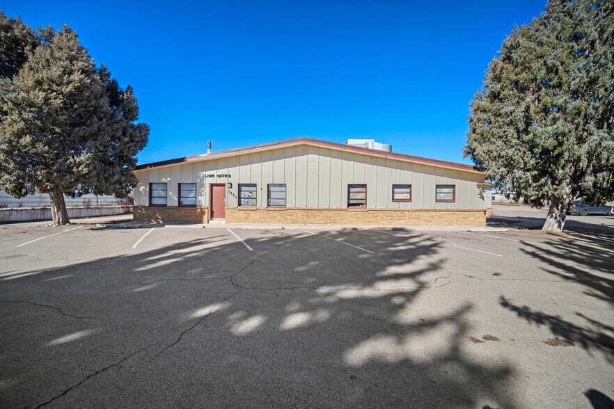 More Photos Of 5280 Edison Ave, Colorado Springs Veterinarian Kennel For Sale