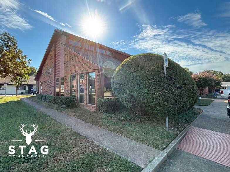 Primary Photo Of 376 W Main St, Lewisville Medical For Sale