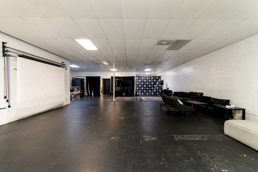More Photos Of 6900 Melrose Ave, Los Angeles General Retail For Lease