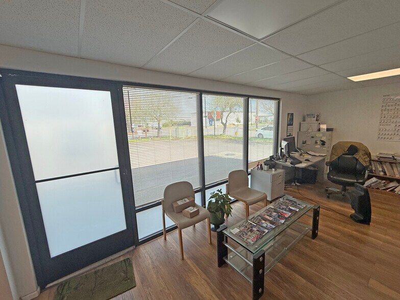 More Photos Of 3720-3770 W 1st Ave, Eugene Service For Lease