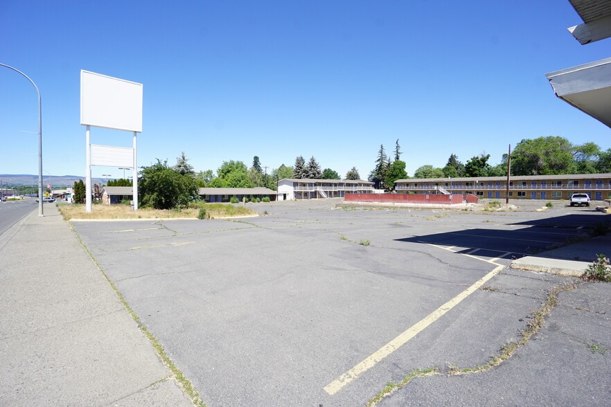 More Photos Of 403 W University Way, Ellensburg Hotel For Sale