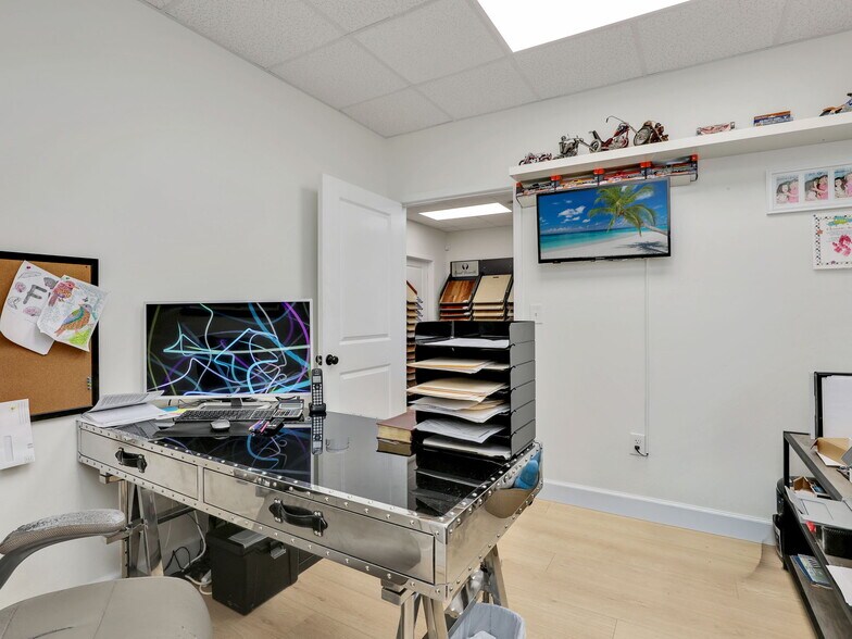 More Photos Of 8821 Business Park Dr, Fort Myers Warehouse For Sale