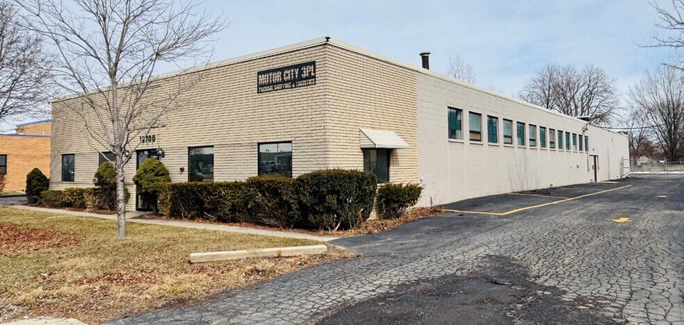 Primary Photo Of 12700 Inkster Rd, Redford Township Manufacturing For Sale