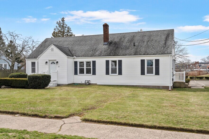 More Photos Of 128 Saltonstall Pky, East Haven Medical For Sale