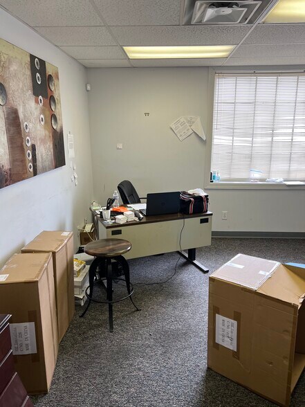 More Photos Of 2602-2604 Grissom Dr, Nashville Warehouse For Lease