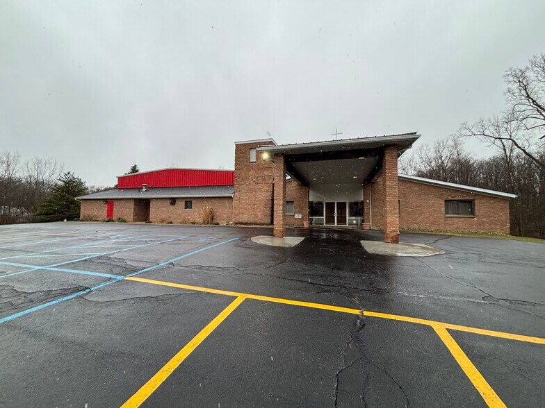 More Photos Of 961 E Maple St, Holly Religious Facility For Sale