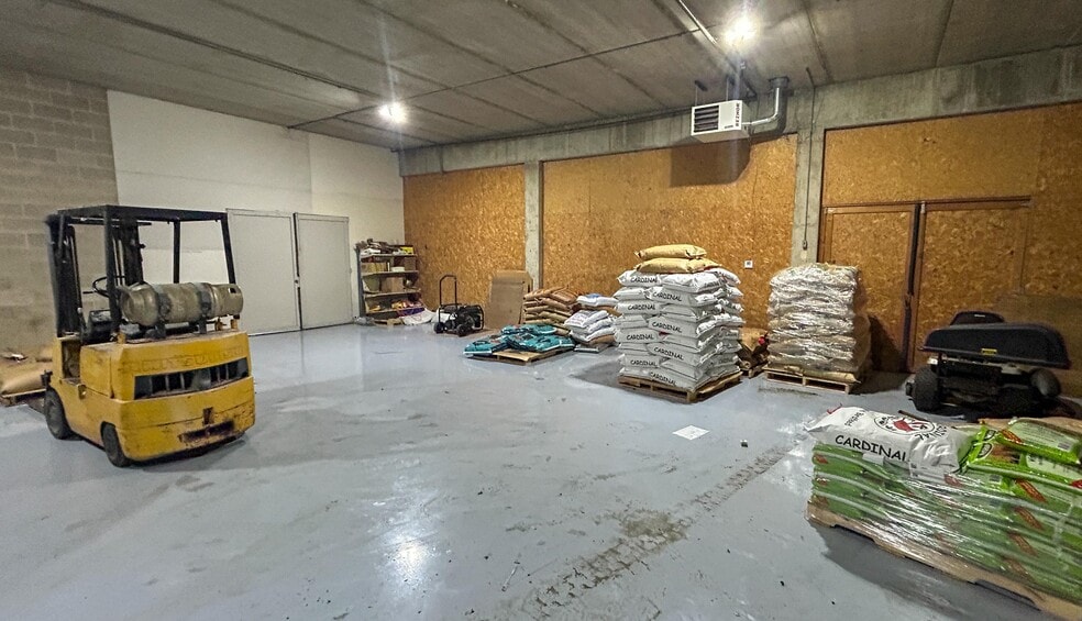 More Photos Of 407 2nd Ave NW, Rochester Light Distribution For Lease