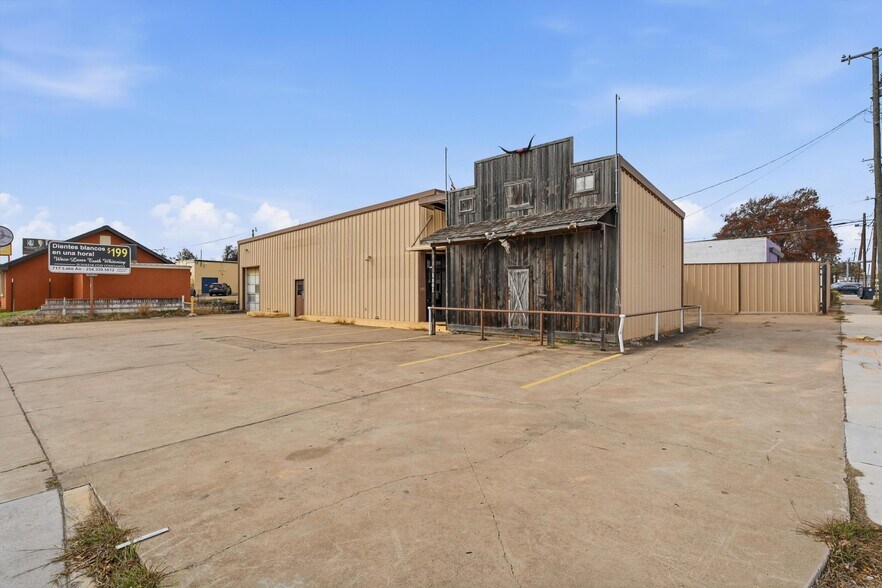 Primary Photo Of 1801 Franklin Ave, Waco Flex For Sale
