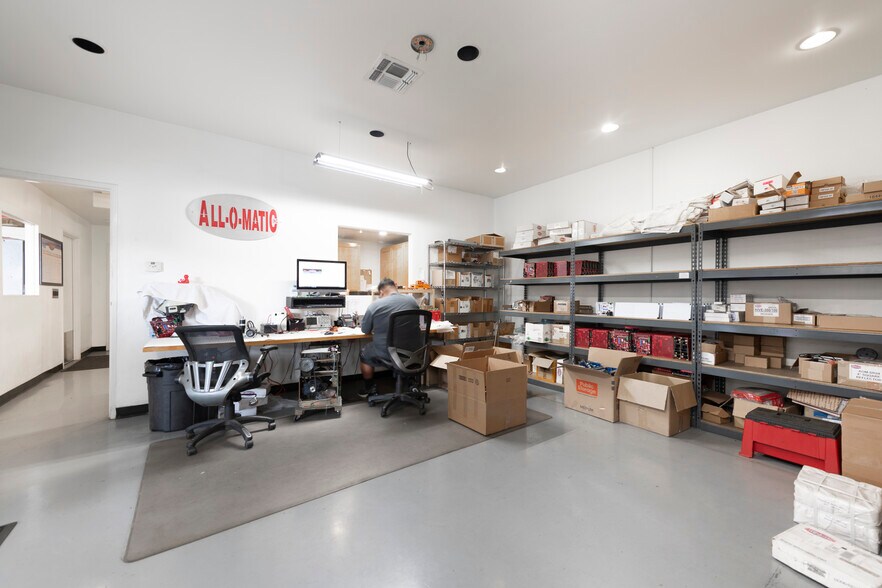 More Photos Of 7820 Gloria Ave, Van Nuys Warehouse For Sale