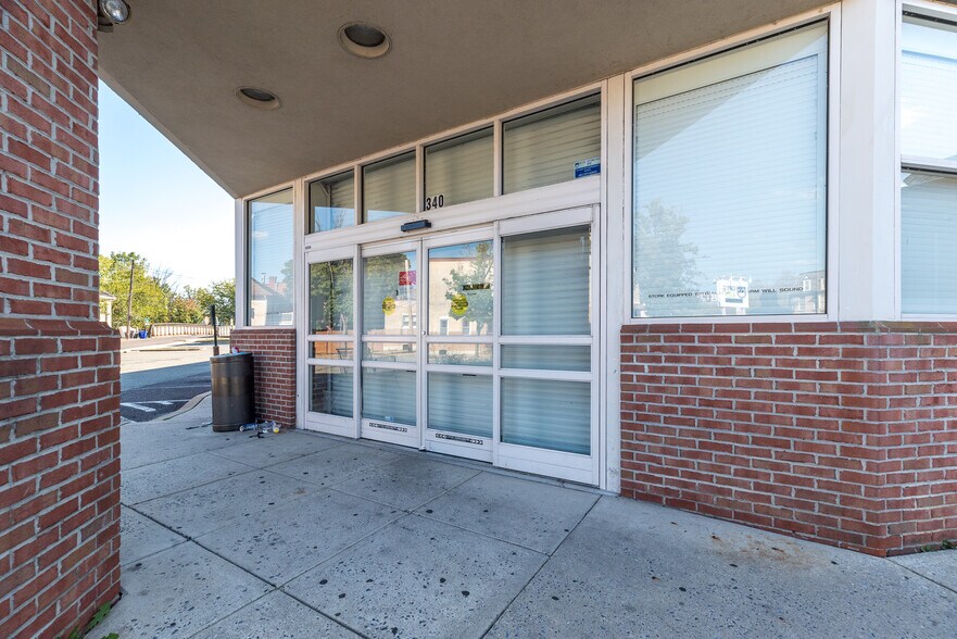 More Photos Of 340 E High St, Pottstown Drugstore For Lease