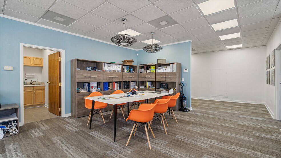 More Photos Of 1510 E Colonial Dr, Orlando Office For Lease