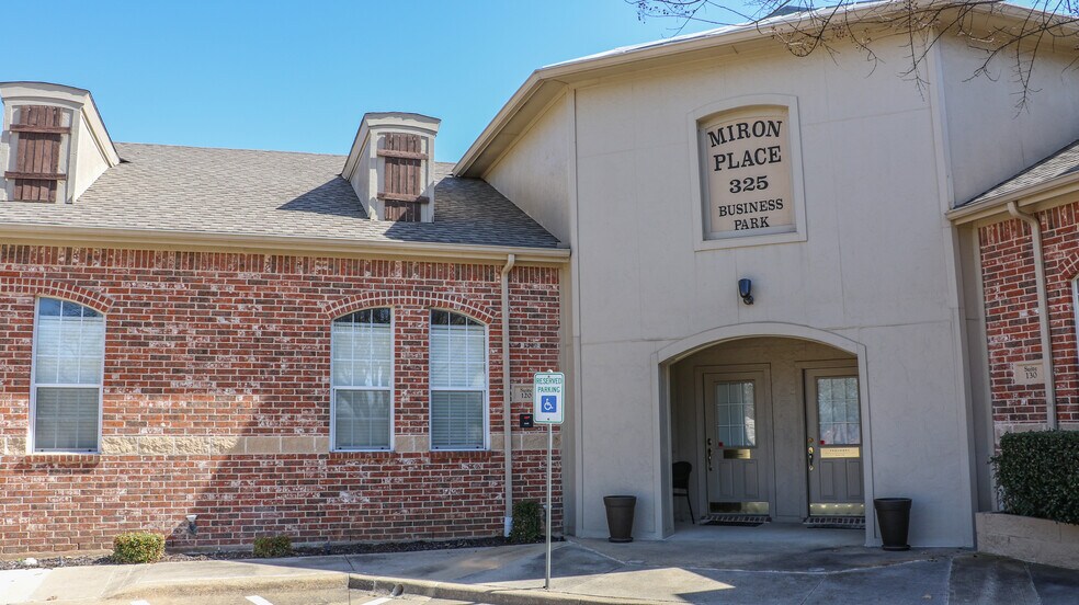 More Photos Of 325 Miron Dr, Southlake Medical For Lease