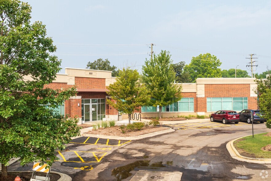 More Photos Of 800 E Woodfield Rd, Schaumburg Medical For Sale