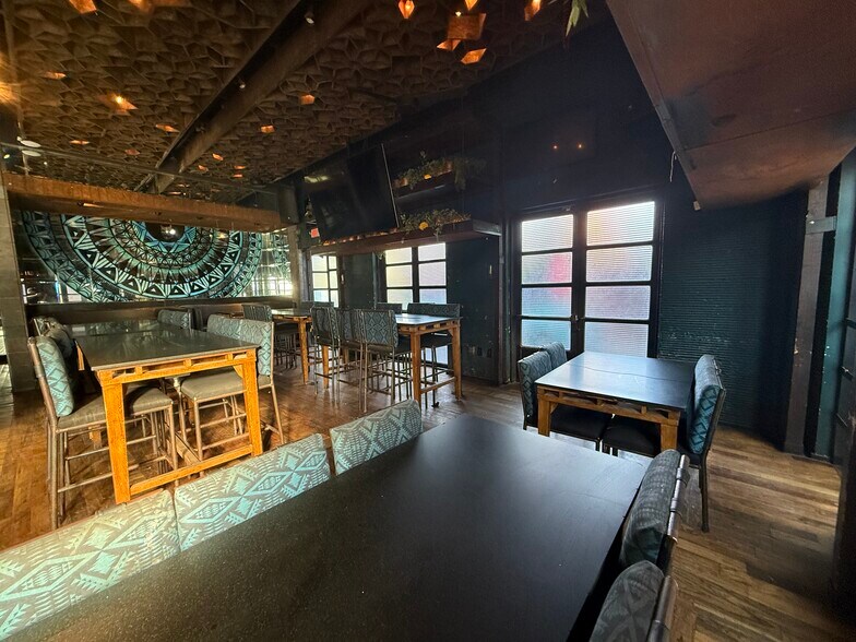 More Photos Of 4935 N Mesa St, El Paso Restaurant For Lease