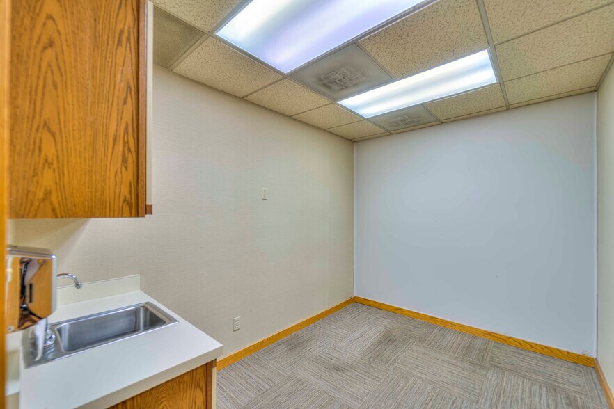 More Photos Of 900 E Michigan Ave, Jackson Office For Lease