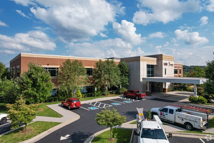 More Photos Of 1400 Dowell Springs Blvd, Knoxville Medical For Lease