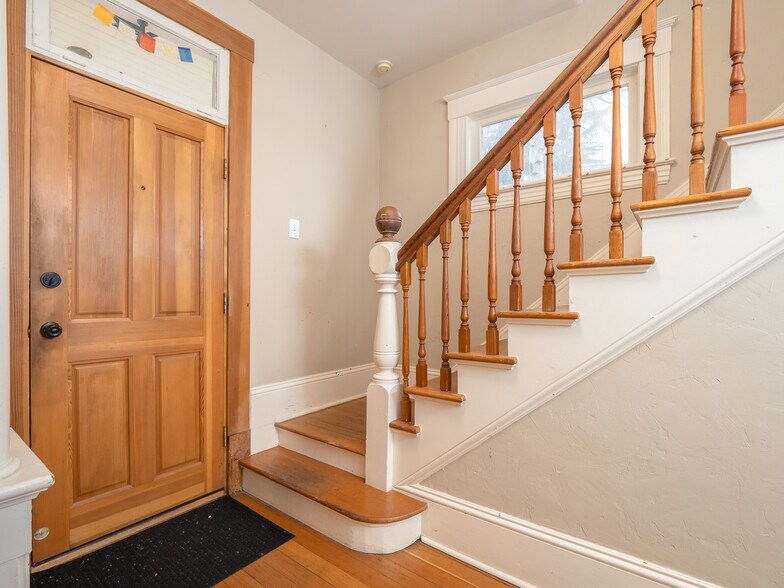 More Photos Of 317 NE Sacramento St, Portland Office For Sale
