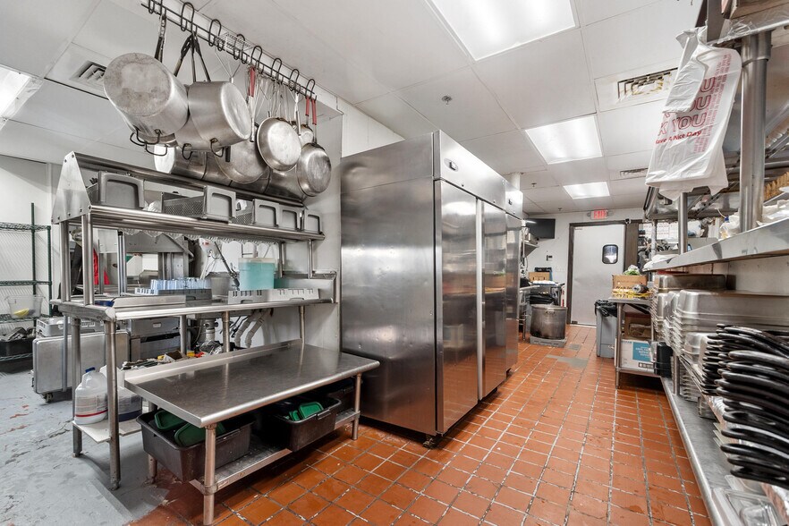 More Photos Of 172 Hanover St, Portsmouth Restaurant For Sale